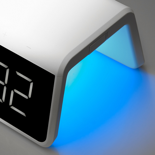 Настольные часы с беспроводной зарядкой 15W, Flame, белый цвет с логотипом в Екатеринбурге заказать по выгодной цене в кибермаркете AvroraStore