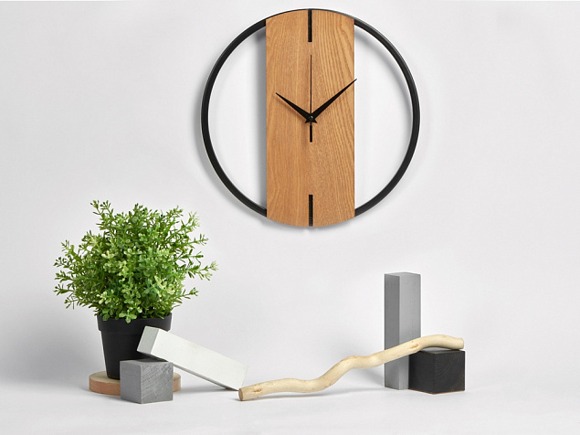 Деревянные часы с металлическим ободом «Time Wheel» с логотипом в Екатеринбурге заказать по выгодной цене в кибермаркете AvroraStore