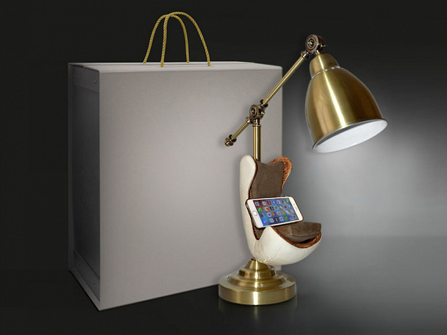 Настольная лампа «Комфорт» с функцией беспроводной зарядки с логотипом в Екатеринбурге заказать по выгодной цене в кибермаркете AvroraStore